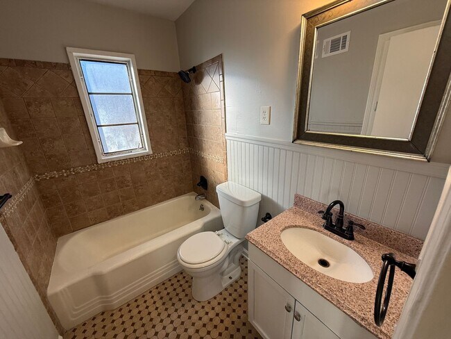 Building Photo - Welcome to this charming 3-bedroom, 1-bathroom home located in the vibrant city of Memphis, TN