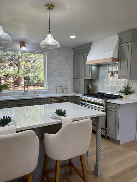 Building Photo - 8834 E Radcliff Ave