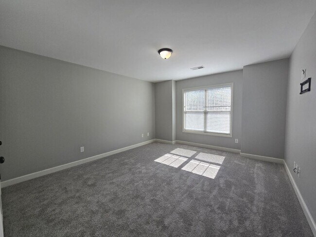 Building Photo - Spacious Home in Carolina Lakes Near the Pool, Clubhouse & Fitness Trail!