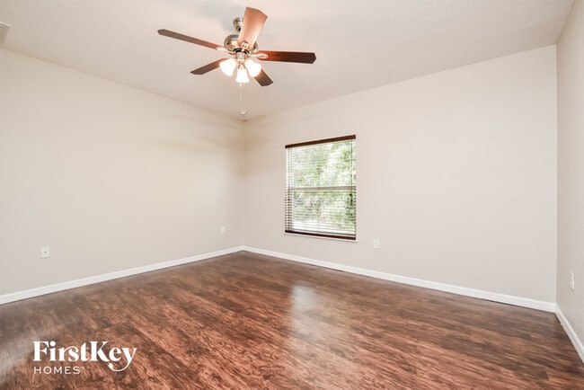 Building Photo - 3379 Toluca Terrace