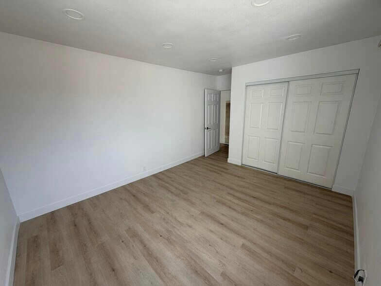 Building Photo - 478 S San Vicente Blvd