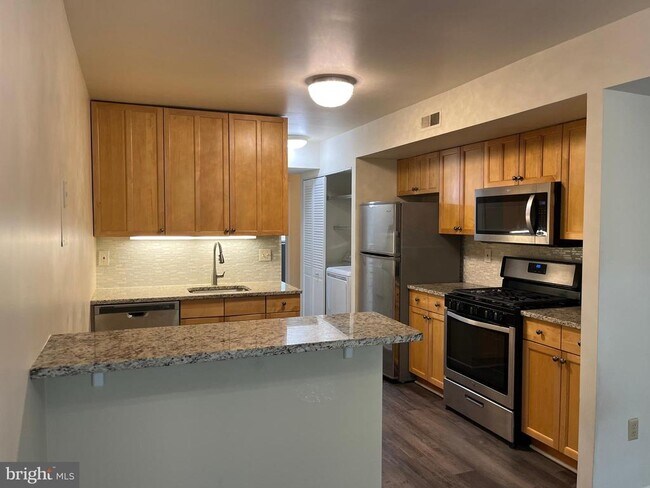 Building Photo - 2044 Royal Fern Ct
