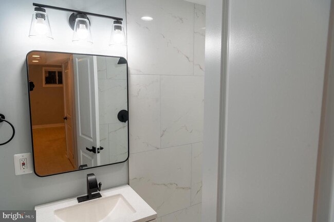 Building Photo - 706 Longfellow St NW