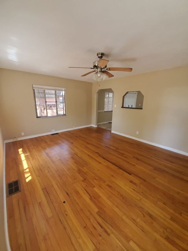 Building Photo - Two Bedroom House with carport