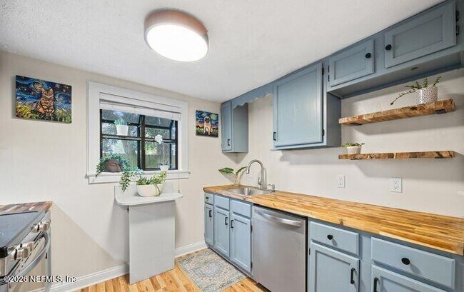 Building Photo - 3672 Boone Park Ave