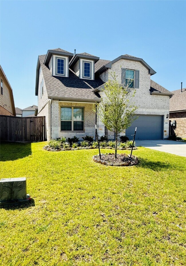 Building Photo - 15826 Dove Holw Dr