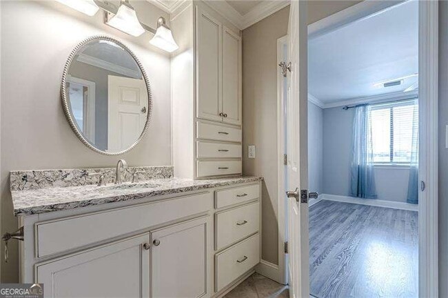 Building Photo - 300 Johnson Ferry Rd