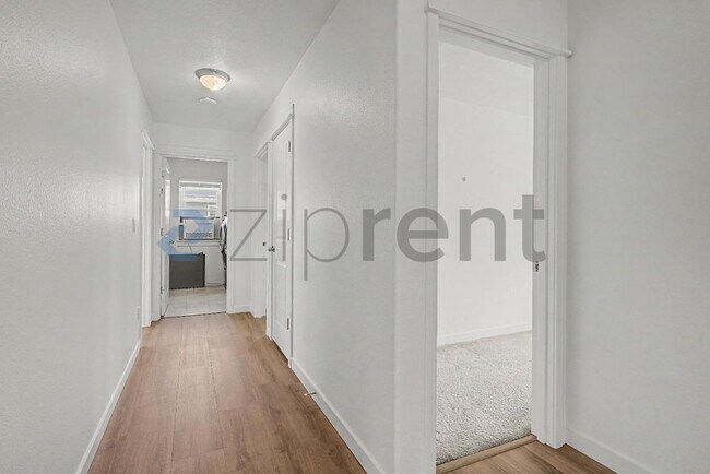 Building Photo - Unit