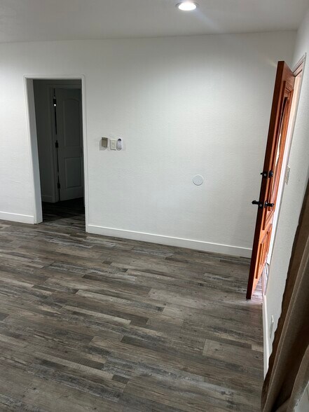 Building Photo - 4600 W 170th St