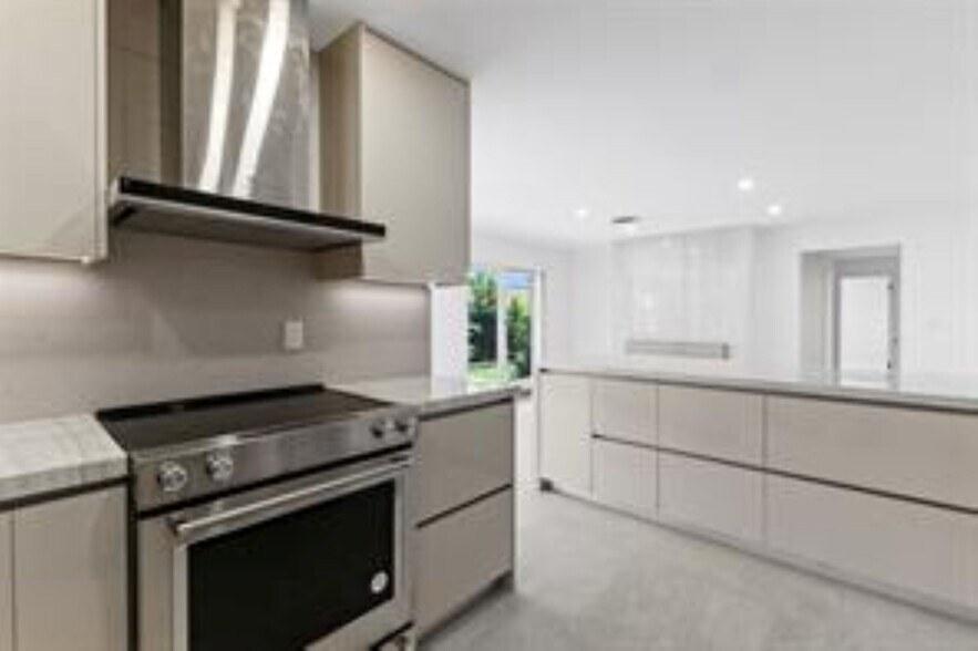 Building Photo - 2070 NE 54th Ct