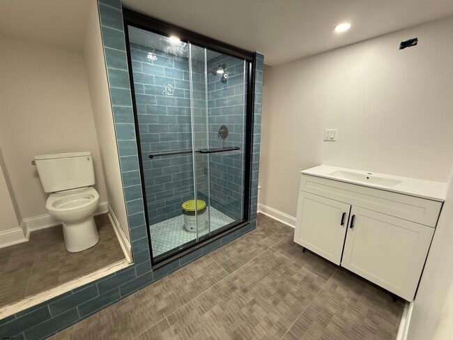 Building Photo - 102 S Raleigh Ave