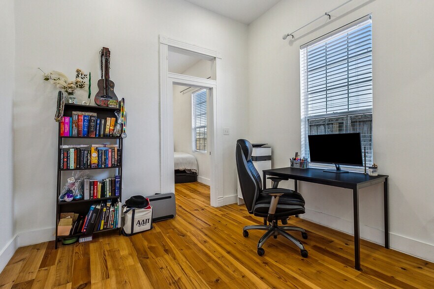 Building Photo - 2606 Valence St
