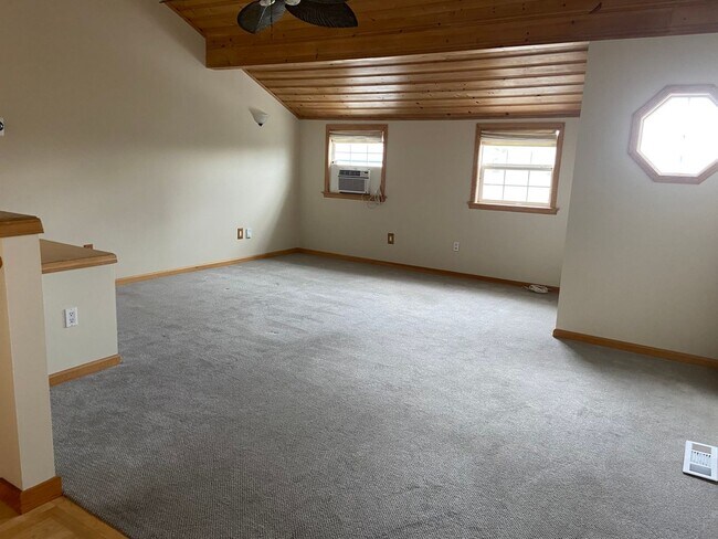 Building Photo - 3 Bed/2Bath Ready to Move In