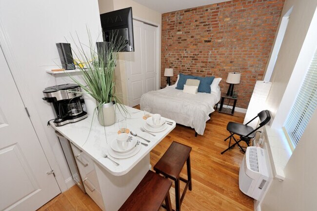 Building Photo - 137 MacDougal St