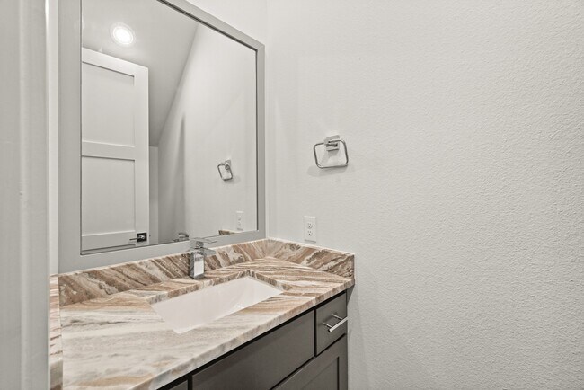 Building Photo - 2409 Webster St