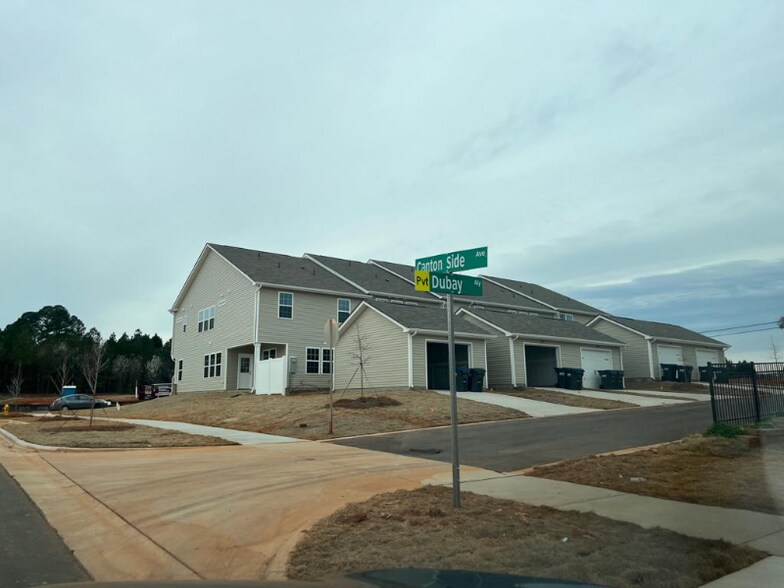 Building Photo - 15623 Country House St