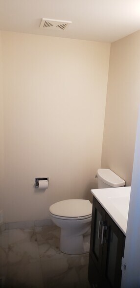 Building Photo - 9030 W Heathwood Cir