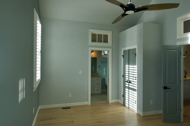 Building Photo - 9517 23rd Bay St