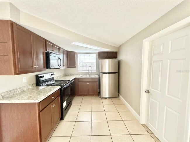 Building Photo - 3323 Fairmount Dr