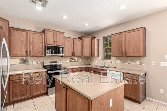 Building Photo - 15204 W Westview Dr