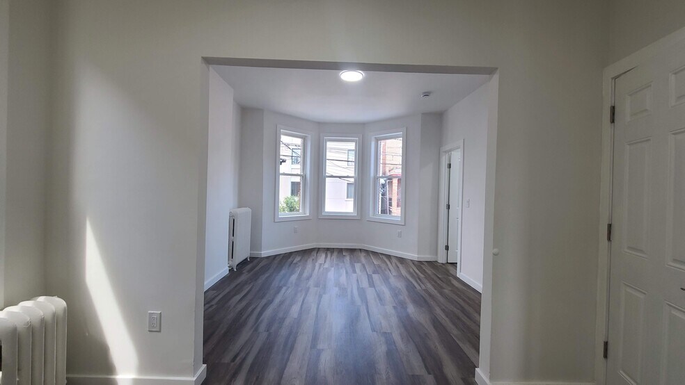 Building Photo - 113 63rd St