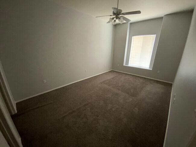Building Photo - N.W. GATED COZY CONDO W/ COMMUNITY POOL AND SPA