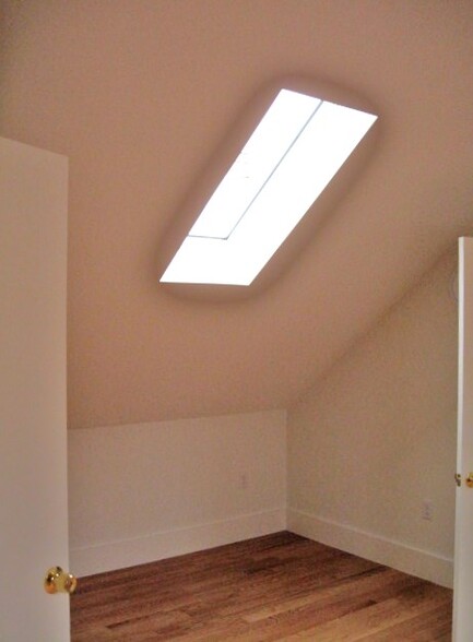Building Photo - 20 Beechwood Ave