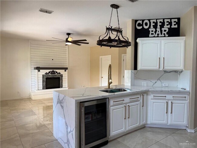 Building Photo - 35 Wisteria Dr