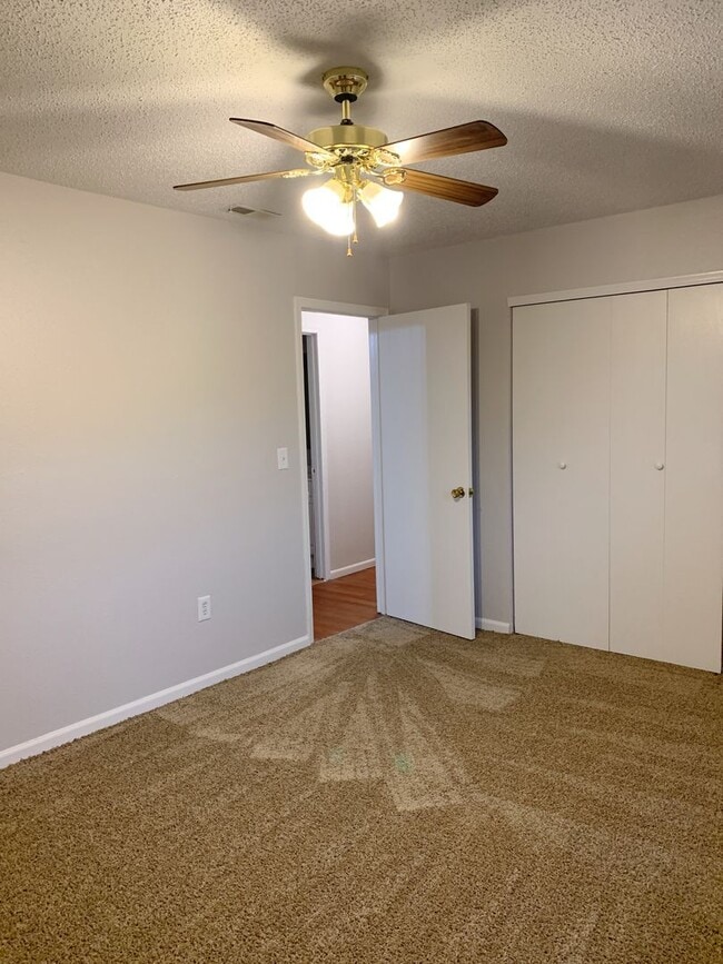 Building Photo - For Rent...4404 Wabash, Granite City