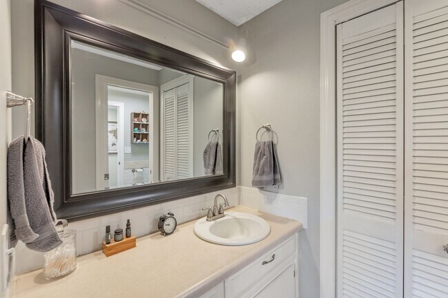 Building Photo - Wonderfully Updated Ranch Home in Bethany near Rock Creek, Westview High School and Sommerset W. ...