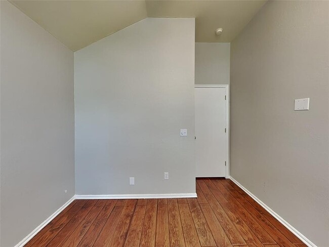 Building Photo - 516 Eastridge Dr