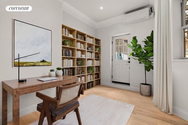 Building Photo - 6 E 65th St