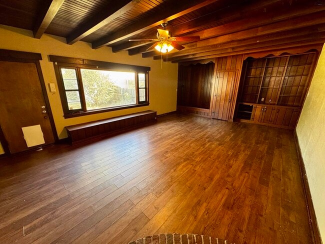 Building Photo - 1816 Wilson Ave