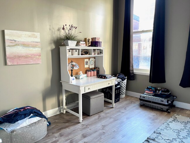 Building Photo - 211 Main St