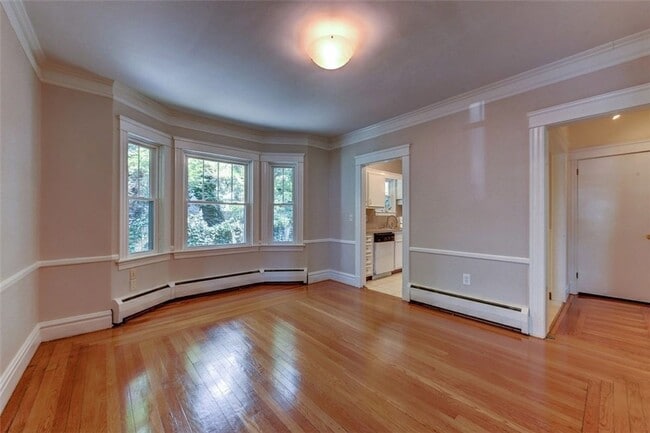 Building Photo - ****Pawtucket/Oakhill - Three Bed Single F...