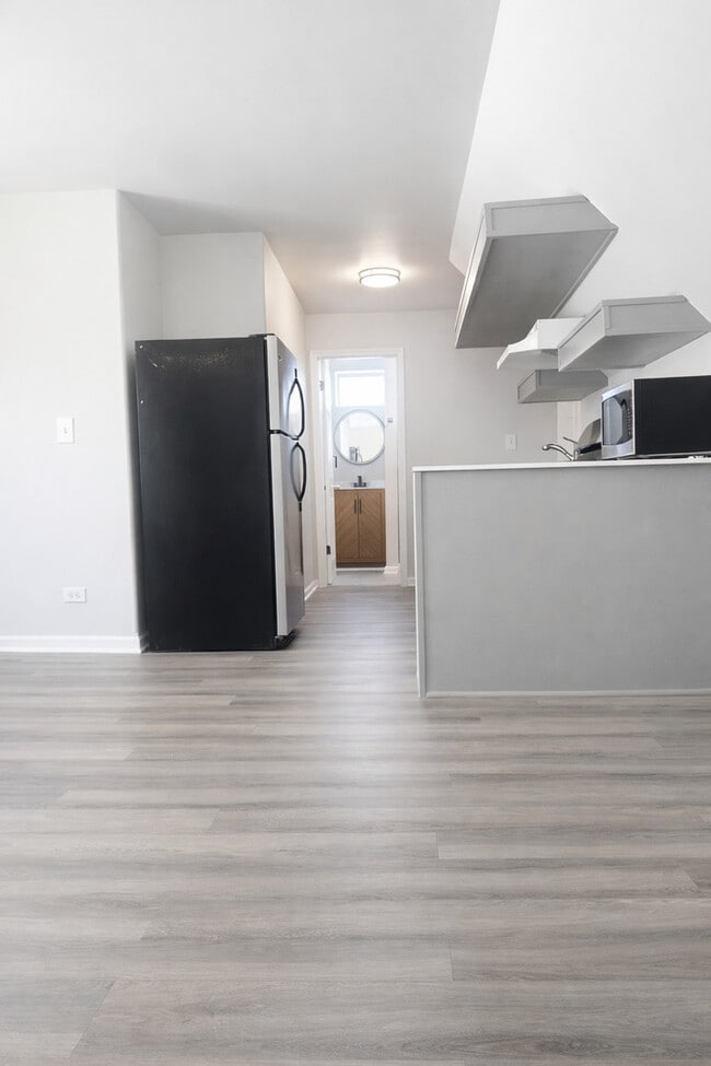 Building Photo - 1249 S Kolin Ave