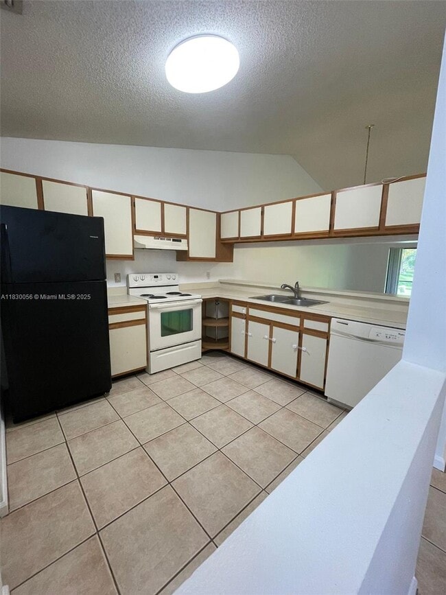 Building Photo - 493 Hardwood Pl