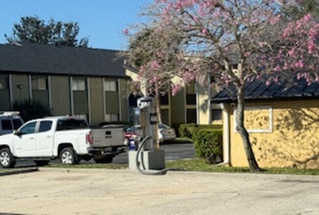 Building Photo - Charming 3-Bedroom, 2-Bathroom Condo in De...