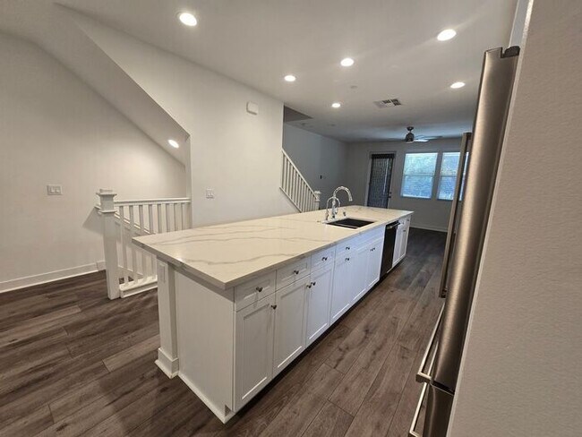 Building Photo - Modern Oceanside Home with Spacious Layout in a Desirable Community
