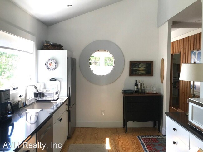 Building Photo - 1 br, 1.5 bath House - 11 Stewart Ave