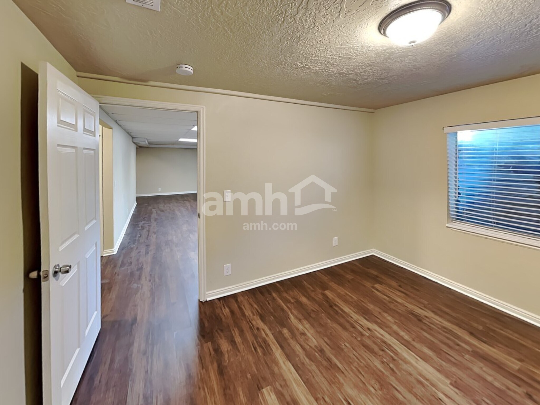 Building Photo - 4525 W Lake Breeze Ln