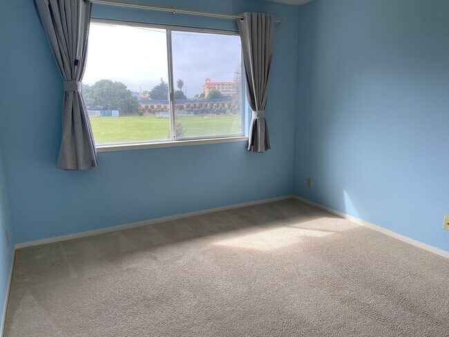 Building Photo - EPIC REA: Condo w/Parking & Community Pool close to BART & schools