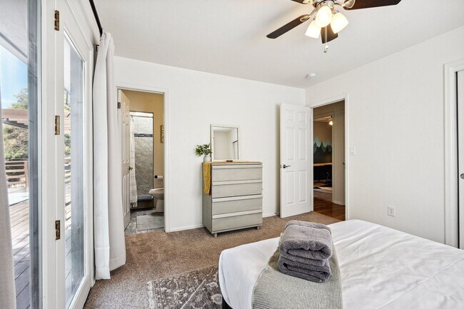 Building Photo - Amazing Arvada Upstairs Duplex Available Now!