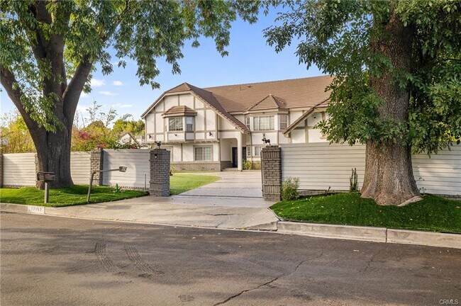 Building Photo - 17153 Rayen St