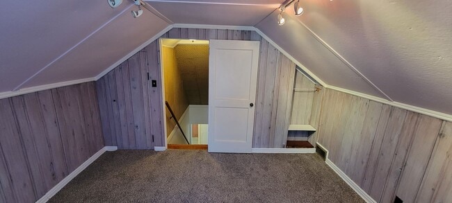 Building Photo - AVAILABLE  - 4 Bed 1 Bath on London Road