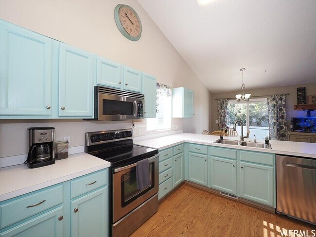 Building Photo - Spacious Rambler w attached 2 car garage!