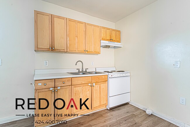 Building Photo - Sun-Drenched One Bedroom with Hardwood Sty...