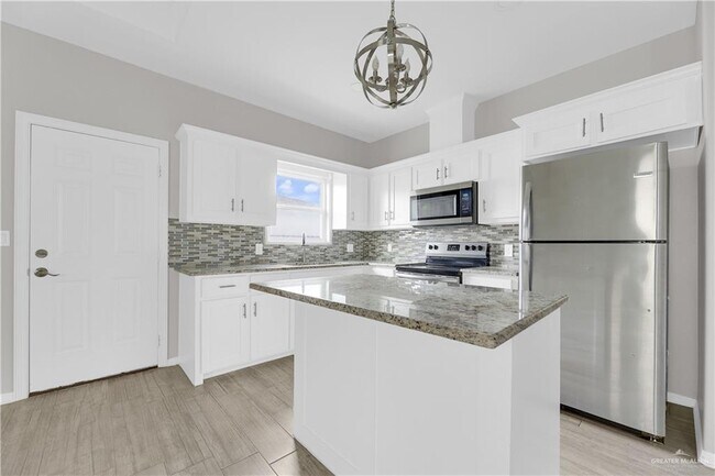 Building Photo - 14 N Winona Dr