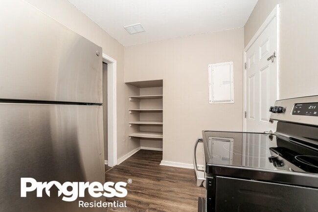 Building Photo - 2331 Westbrook Cir N
