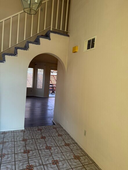 Building Photo - 12025 Heritage Dr